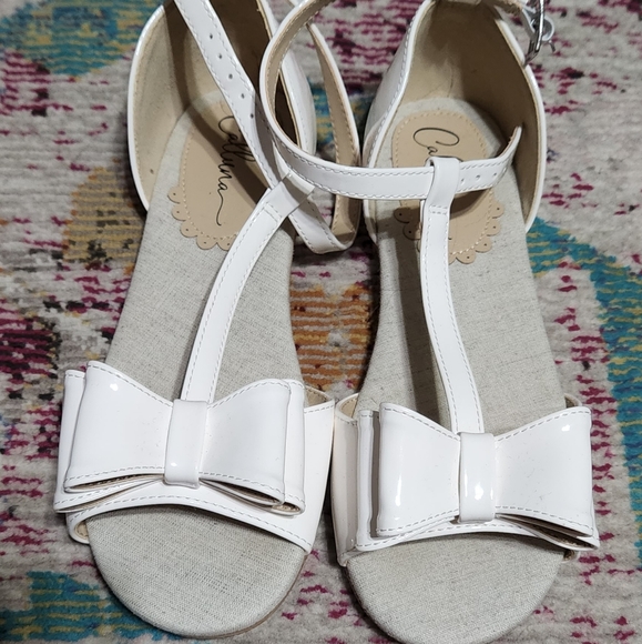 Calluna Other - Calluna boutique size 1 white dress shoes